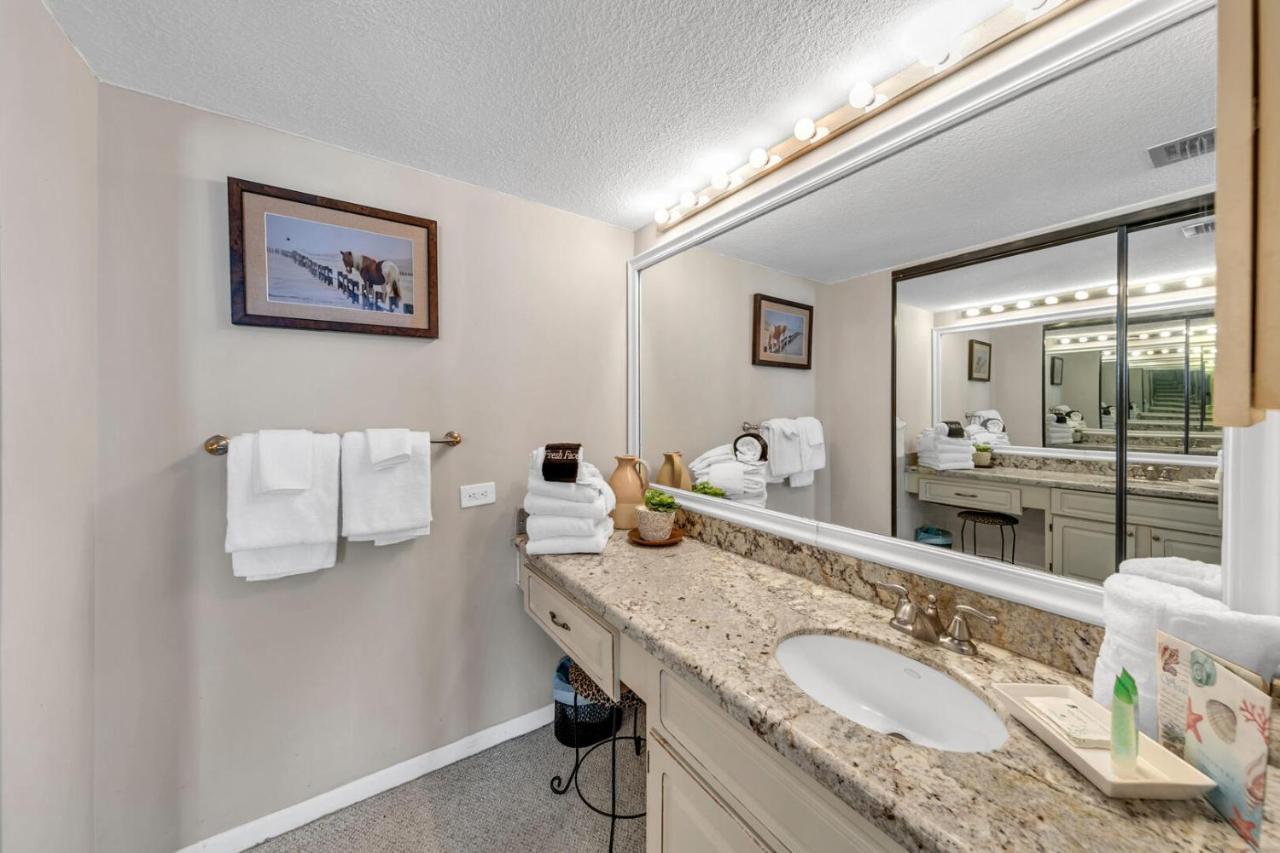 Mainsail 131 - Beachfront 2Br With Free Seasonal Beach Service Destin Bagian luar foto